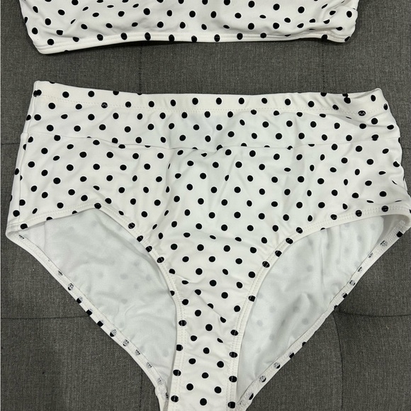 🇺🇸SALE🎈HOT TOPIC • White & Black Polka Dot Bikini • size Top XL • Bottom M • - Picture 5 of 7